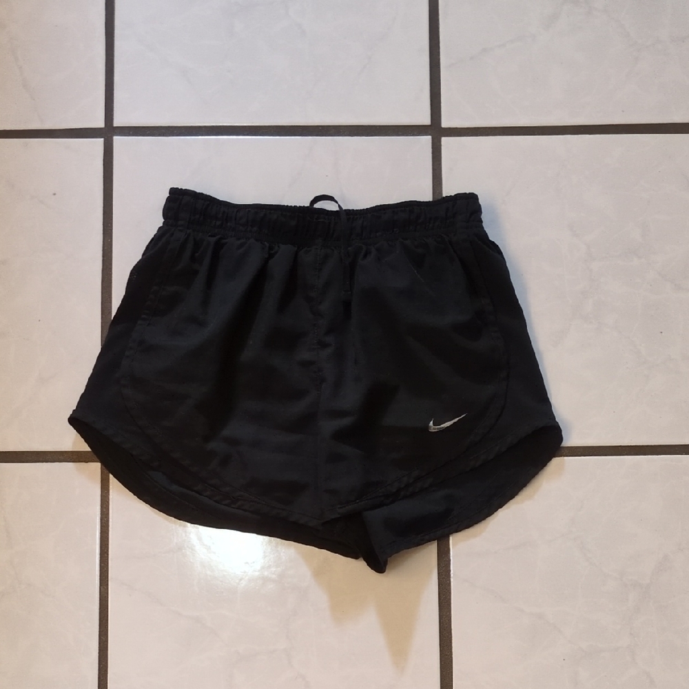 Nike Black Athletic Shorts Lightweight Breathable Design